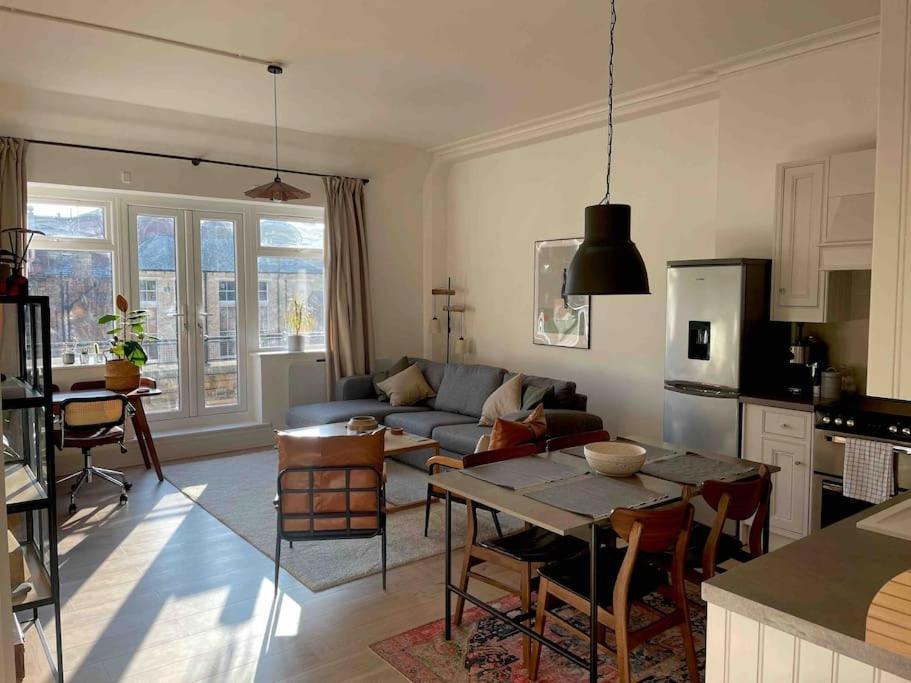 Stylish City-Centre Apartment With Balcony 利物浦 外观 照片