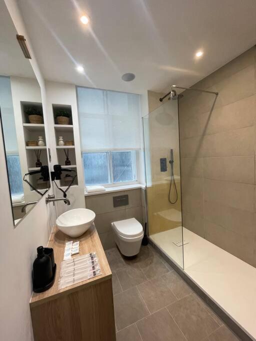 Stylish City-Centre Apartment With Balcony 利物浦 外观 照片