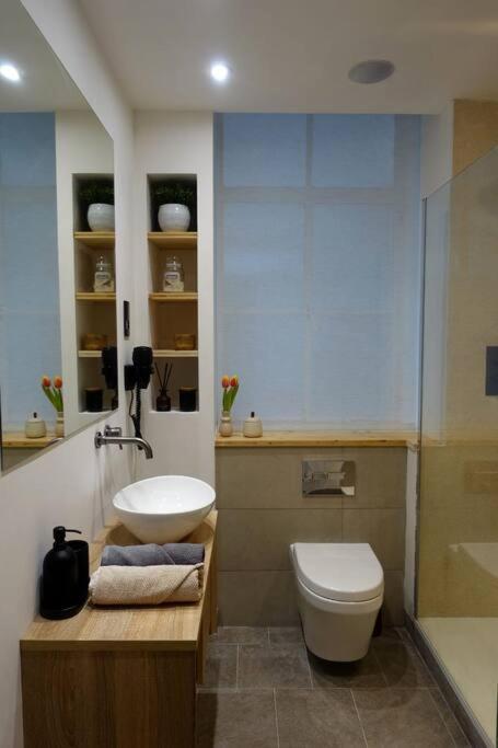 Stylish City-Centre Apartment With Balcony 利物浦 外观 照片