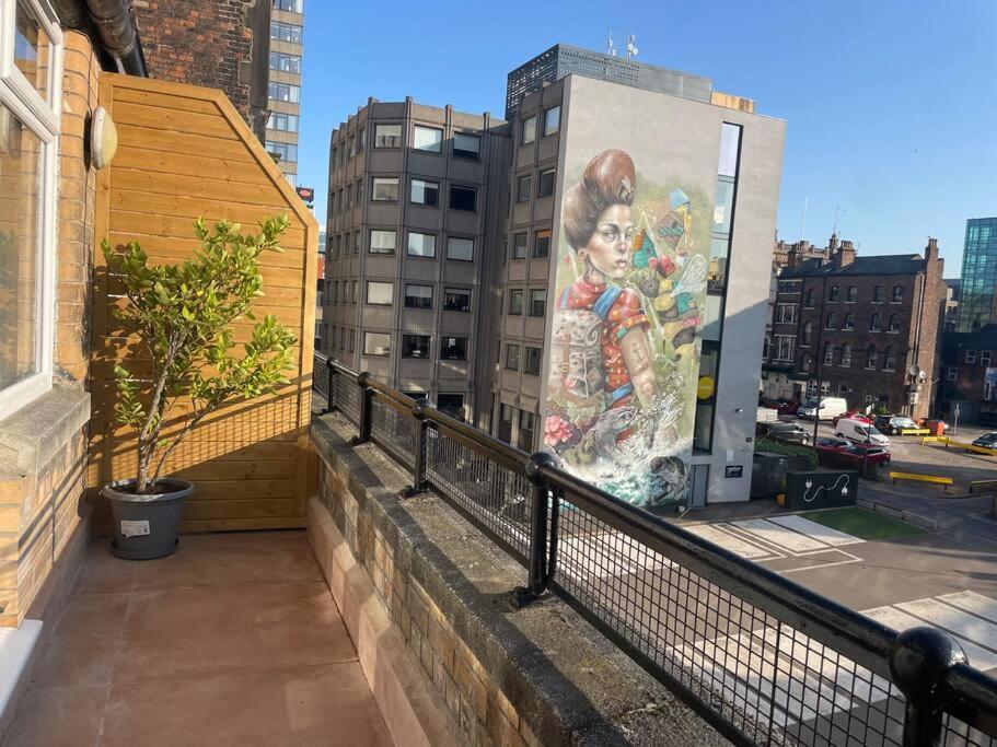 Stylish City-Centre Apartment With Balcony 利物浦 外观 照片